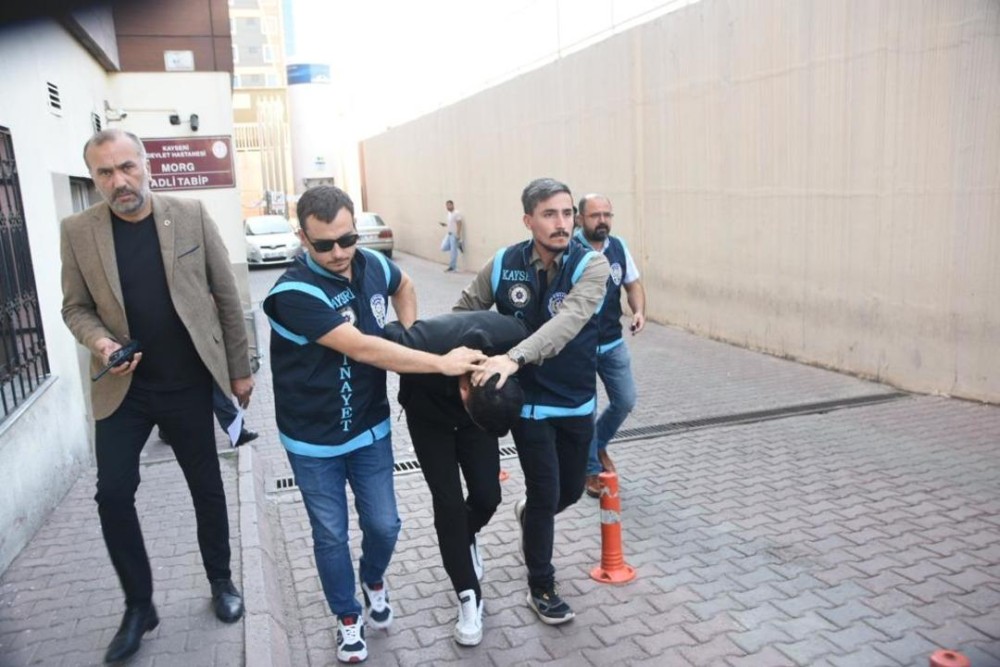 Keçmiş sevgilisini güllələdi– "Öl deyib, yerə təpiklə vurdu"